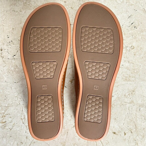 NEW Tan Sandals ASIAN 43 US 10 Brown Slip On Sandals Toe Ring COMFORTABLE - Picture 10 of 11